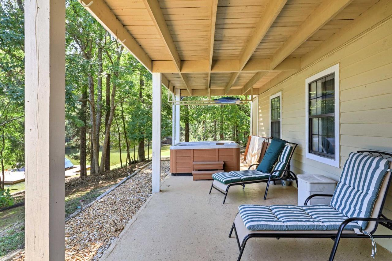 Lakefront Cottage With Private Hot Tub! Buckhead Exterior photo